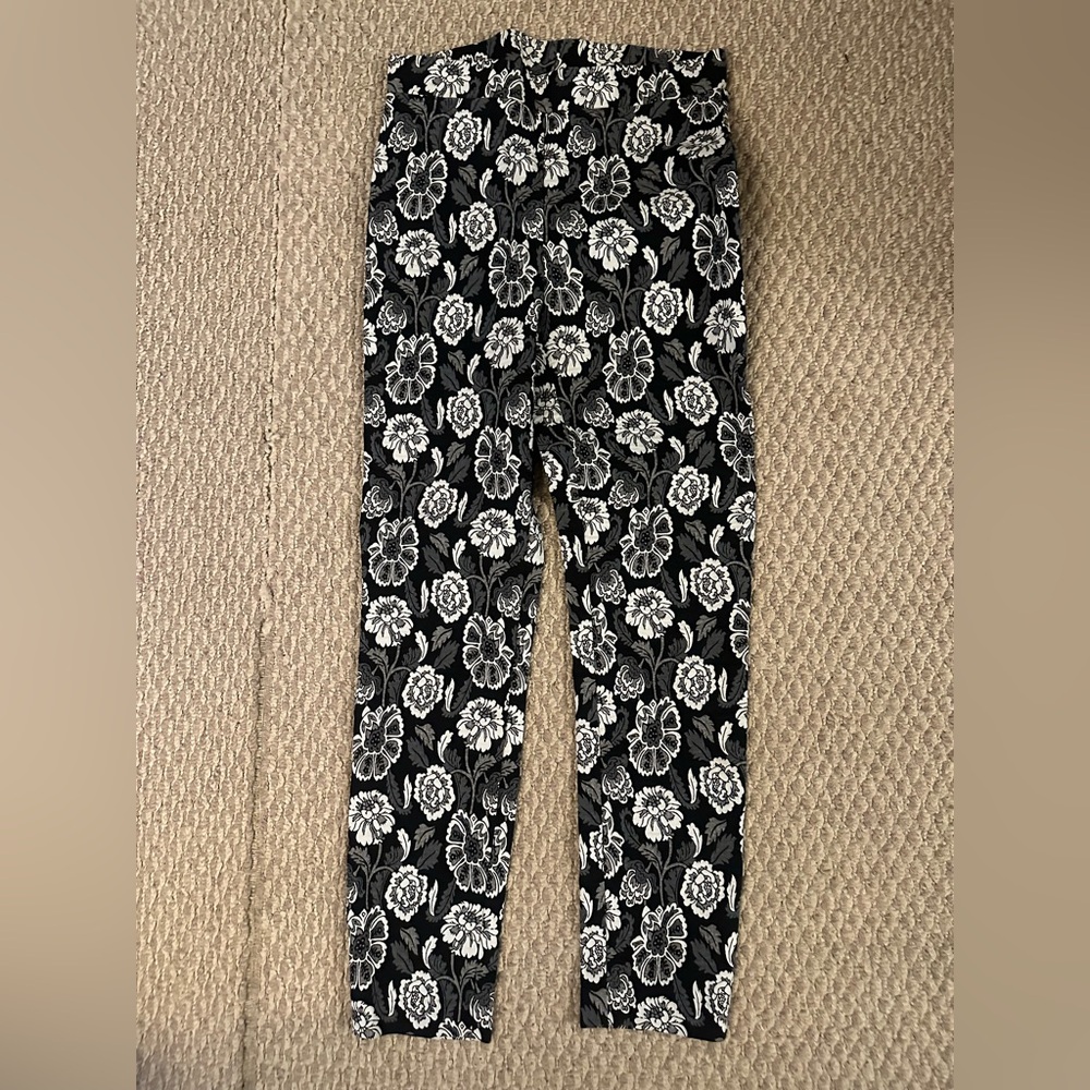 Joseph Ribkoff Black and White Floral Capris